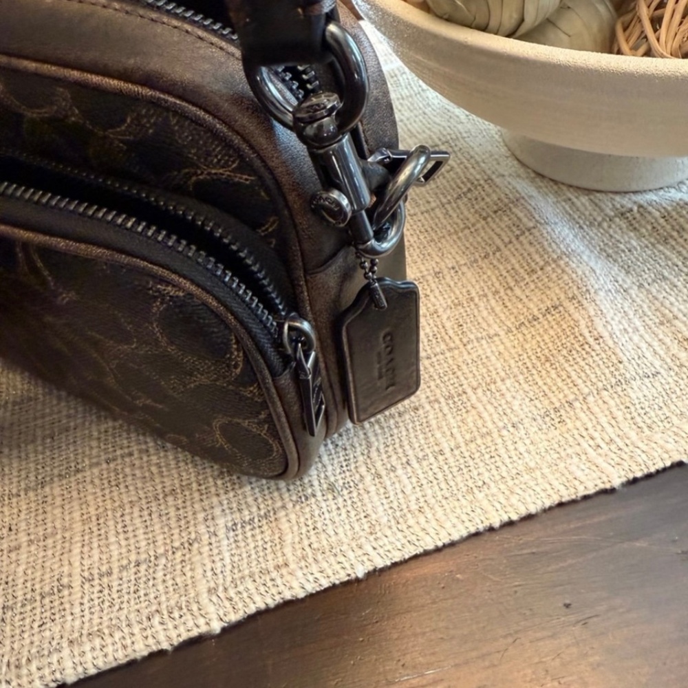 Coach Finlay in loved leather and signature canvas - Picture 4 of 10